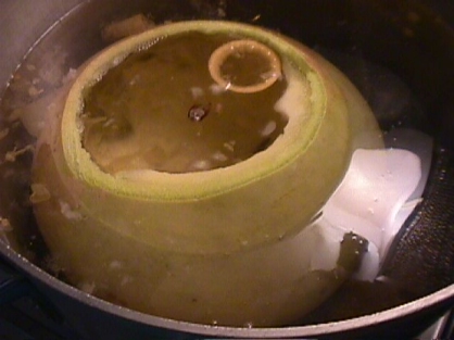 e08 Rot cleaning a gourd